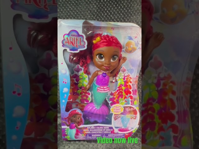 Vídeo relacionado con Just Play Collar Ariel Ocean Glow de Disney Junior, Luces y Sonidos, Juguete Interactivo para Juegos de simulación, Juguetes para niños a Partir de 3 años