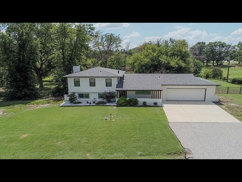 Inside $329,900 House For Sale In  Wichita, Kansas // Real Estate in US