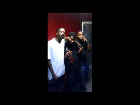 Gee' Bizzle - Damm I Love My Plug Ft. Geno Dolla