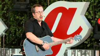 Mikael Wiehe i allsång på skansen 20110628