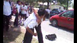 preview picture of video 'pelea de botas miadas y bolillo'