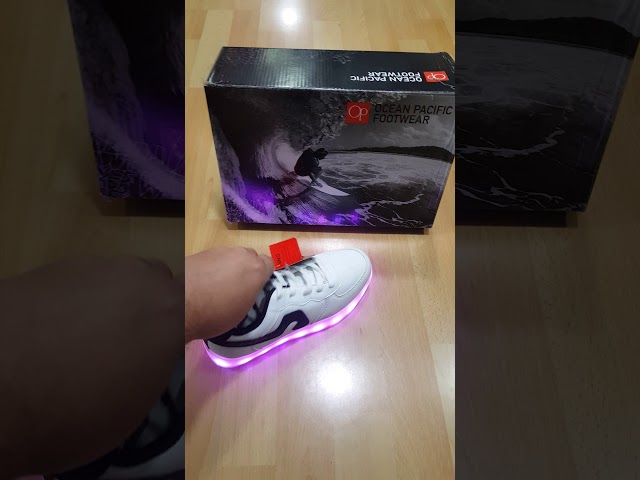 Vídeo relacionado con Zapatillas Deportivas con Dos Ruedas y Luces LED. Recargables, 16 Efectos de Luces. Rueda Trasera automática. Blanco/Rosa pálido. Talla 34