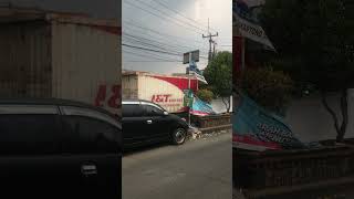Download lagu Telolet 🎺 truk kontainer J&T express melaju gercep antar do nya #shorts #truk #truck mp3