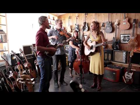 Foghorn Stringband perform We're Going to Paint the Town & Kennesaw Mountain Rag