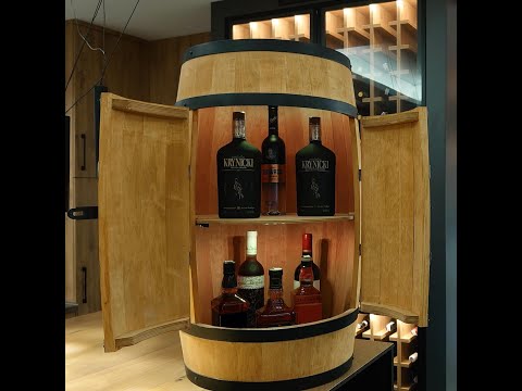 Dřevěný dekorační sud na víno s LED osvětlením a dvířky barva Dub