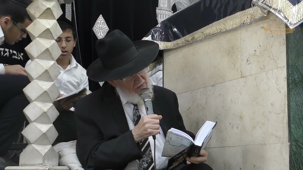 צפו: מורנו ראש הישיבה הגאון הרב צמח מאזוז שליט"א במעמד תיקון חצות מעורר לבבות
