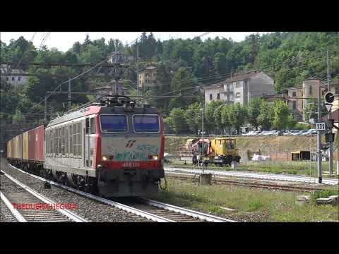 IL FISCHIO DELLA E.652 CON MERCI IN USCITA DALLA GALLERIA A RONCO SCRIVIA. (GE) SAB. 12 - 6 - 2021.