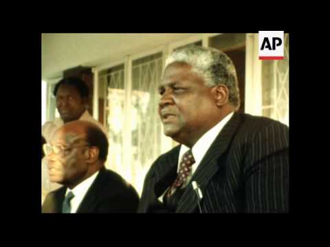SYND 25 8 1982 NKOMO PRESS CONFERENCE ON SPLIT WITH MUGABE PARTY