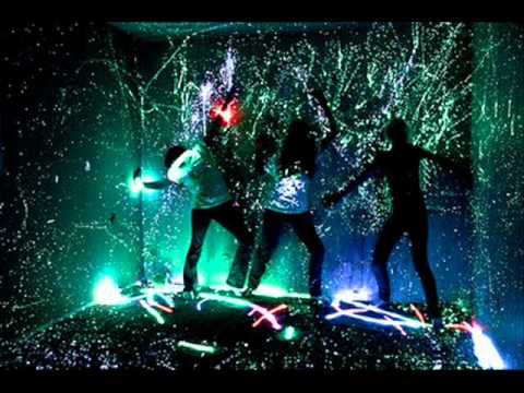 Chris Lake & Michael Woods - Domino's VS Hyper Crush - Keep up