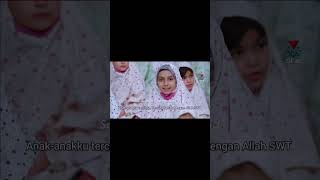 Download lagu Ayatollah Sayyid Ali Khamenei dalam Perayaan Taklif Baligh Bersama Anak Perempuan #iran mp3