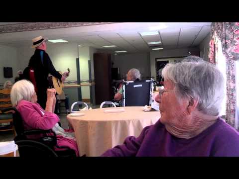 Lee Dresser singing to Mom Rosser