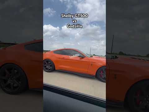 Shelby GT500 vs Nissan GTR