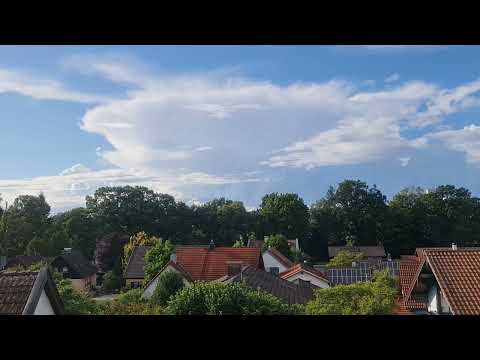 01.08.2023: Zwei mächtige Gewitterwolken in einer Westwetterlage
