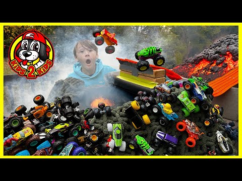 🌋 MONSTER TRUCK VOLCANO RACE - Everyone VS Monster Jam