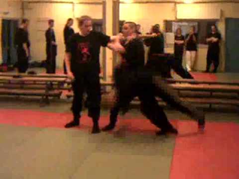 Ninja 忍者 Technique: "Ganseki Nage" Kuroi ryu Ninjutsu 黒竜忍術 Sensei Arie van den Akker