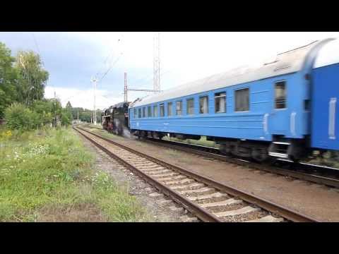 Pětasedma 475.196 se soupravovým vlakem projíždí žst. Praha Krč