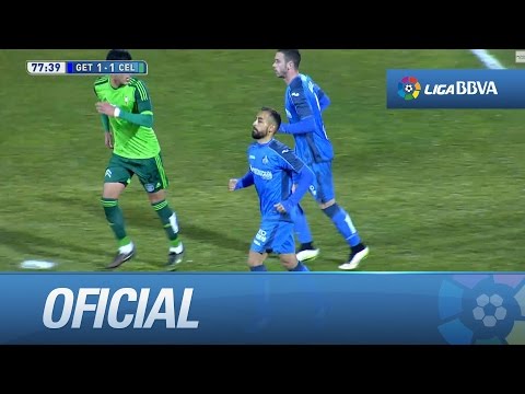 Lanzamiento de penalti de Diego Castro al larguero