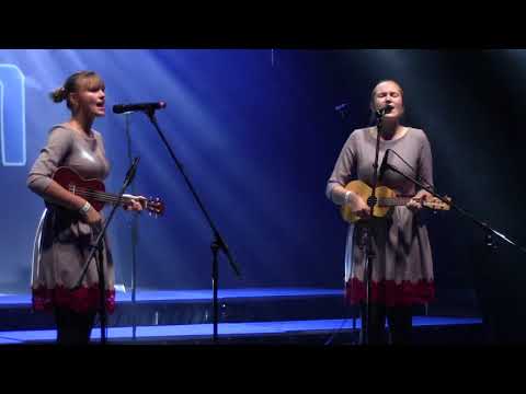 Mirjam ja Kätlin Kits "Külmale maale" / Villu Tamme.