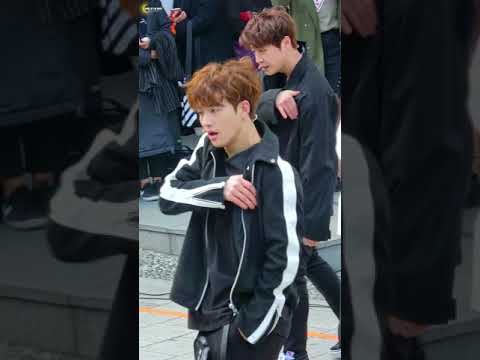 [180407] 홍대버스킹 감각 춤신춤왕인데 춤선까지도 완벽한 의진세로캠❤