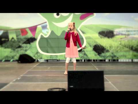 Linnea The Voice Kids singt Part Of Your World beim festival4family