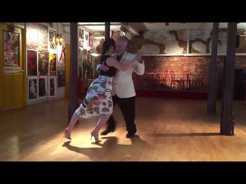 Tango: 90 Min. Schnupperkurs oder 3er-Karte Anfängerkurs für 1 oder 2 Tanzpaare (bis zu 75% sparen) - Second Medium