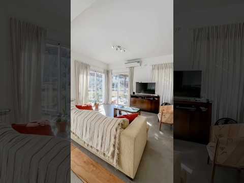 Casa en venta en Juana Koslay con jardín y cochera