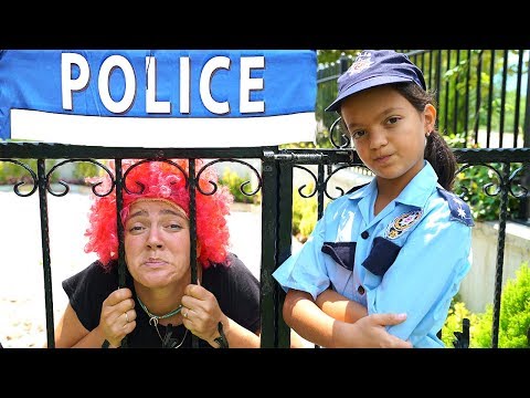 Masal and Mommy Pretend Play Police