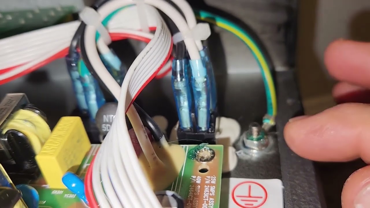 Amp repair Fender Rumble 25 hissing crackling with nothing plugged in.