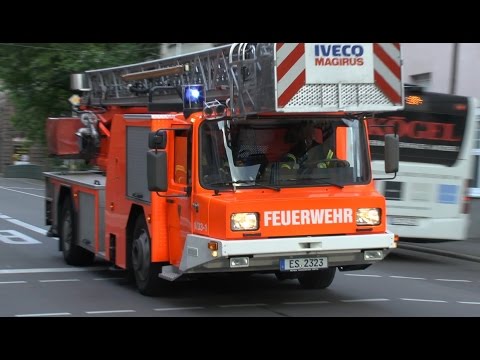 FuStW des PR Esslingen und DLK 23-12 n.B. FF Esslingen zu BMA