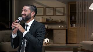 🌙 2:30 בלילה, הרב שניר ננעל מחוץ לבית ומתקשר לאשתו - זו התשובה המפתיעה שלה 😅 - עם כתוביות בעברית (הרב שניר גואטה) - התמונה מוצגת ישירות מתוך אתר האינטרנט יוטיוב. זכויות היוצרים בתמונה שייכות ליוצרה. קישור קרדיט למקור התוכן נמצא בתוך דף הסרטון