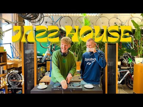 Autumn Jazz House Vibes 🍂 | Soulful Coffee Mix ☕️ | Deep & Chill Set In The Bike Workshop 🚲