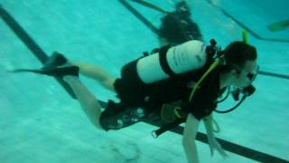 preview picture of video 'Sam's 1st Scuba Dive'