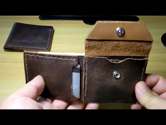 Vídeo relacionado con COCCINELLE Cuero Monedero Metallic Soft Wallet Noir Negro