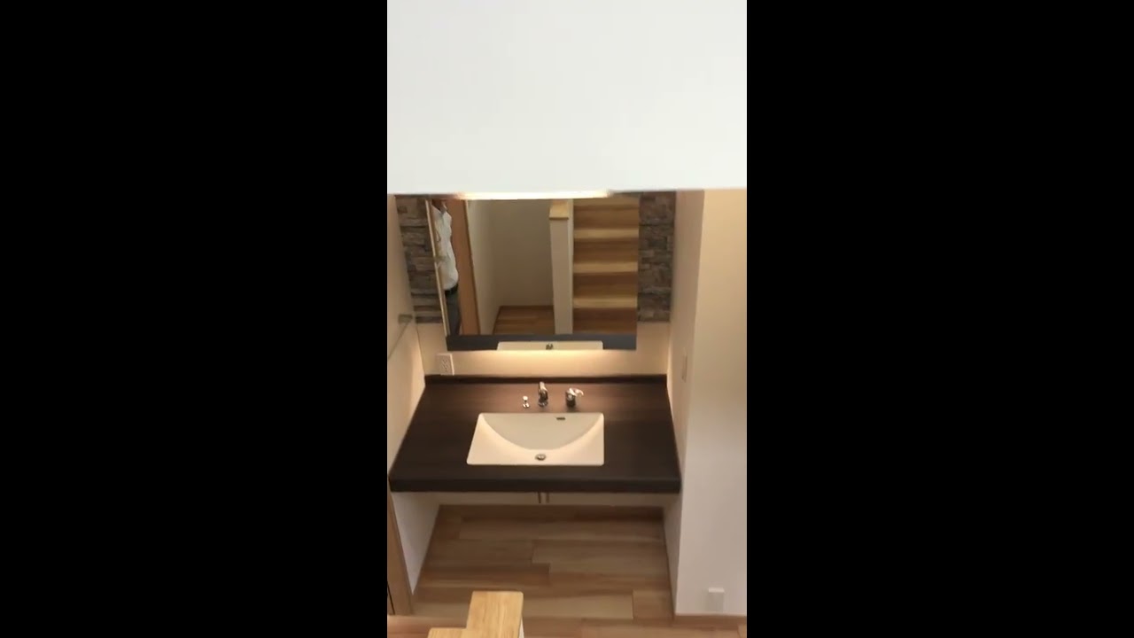 洗面台と階段・2階の動画サムネイル