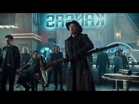 Ido holding his ROCKET Hammer(alita battle angel)