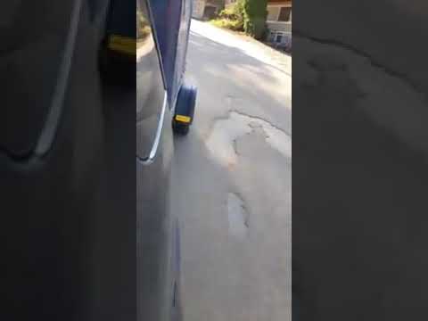 Locuitorii din Răchita repară drumurile singuri după inundații