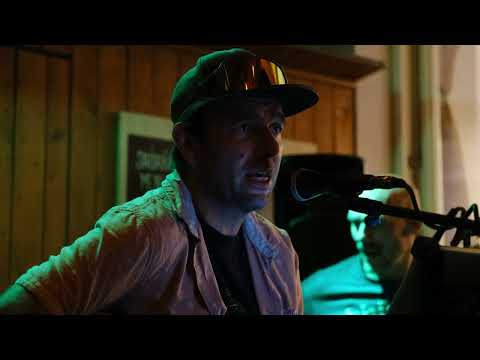 Grepy "Lay Down Sally "(cover of cover)