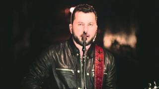 Tyler Farr A Guy Walks Into A Bar Cover with Lyrics
