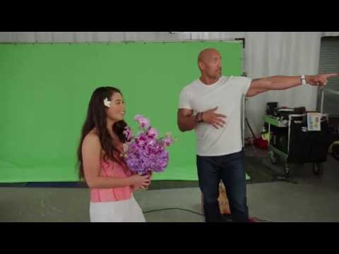 Moana: Behind the Scenes of Dwayne Johnson Meeting Auli&rsquo;i Cravalho | ScreenSlam