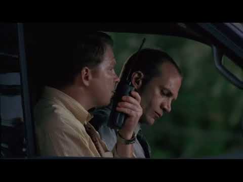 Sopranos S3E1 - FBI escapes while Carmela drives home