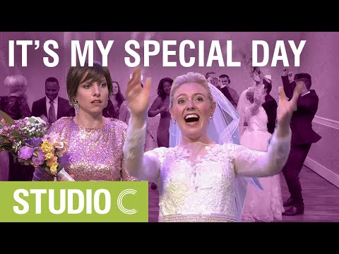 Single Sandy Wants the Bouquet - Studio C