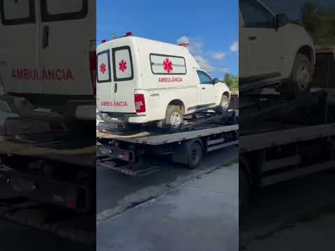 Prefeitura de Uruçuí-Piauí, comprou duas ambulâncias novas, no valor de R$ 298,500,00 cada uma.
