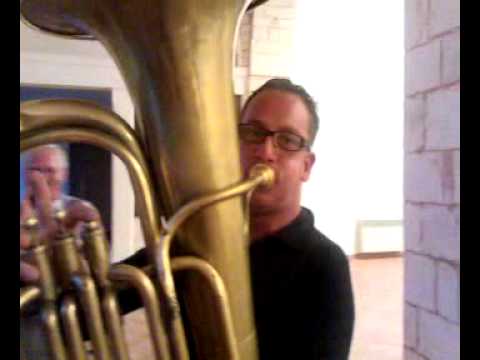 Nicola e il basso tuba
