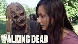 Lydia Walks With Alpha In The Walking Dead &quot;Guardians&quot; Scene