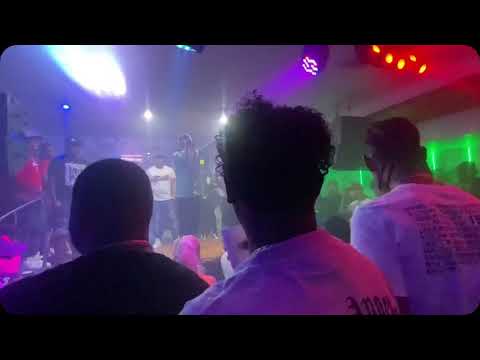 El fecho y el malcriao ponen a djtopo a gozar en una fiesta