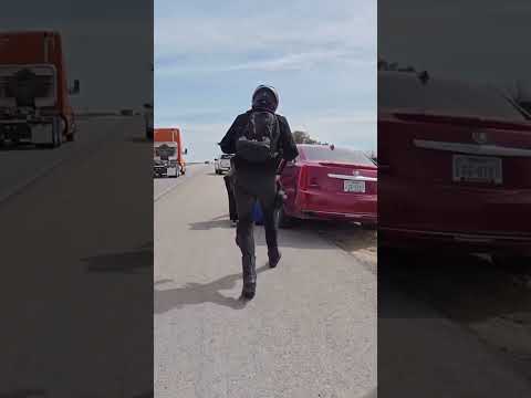 Biker rettet einem Mann das Leben! 😱Videocredits: ridewithmako (IG)