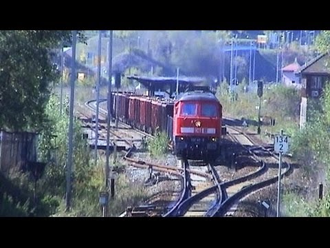 Diesel-Power BR-232 Ludmilla mit schwerem Zug durch Unterwellenborn Okt. 2003