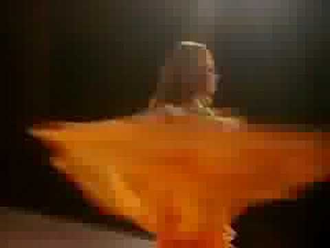 Nazira bailando el harem