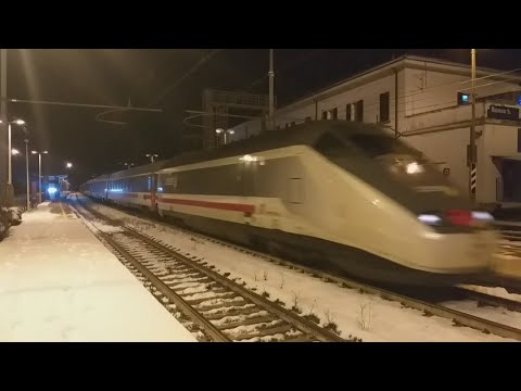 Transito con super strombazzata per un Treno Intercity sun,2 e414 dts,serata innevata Ronco Scrivia