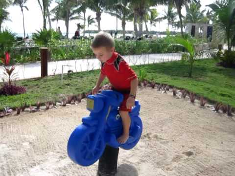 Dima at the playground Barcelo Maya Beach/Carribe